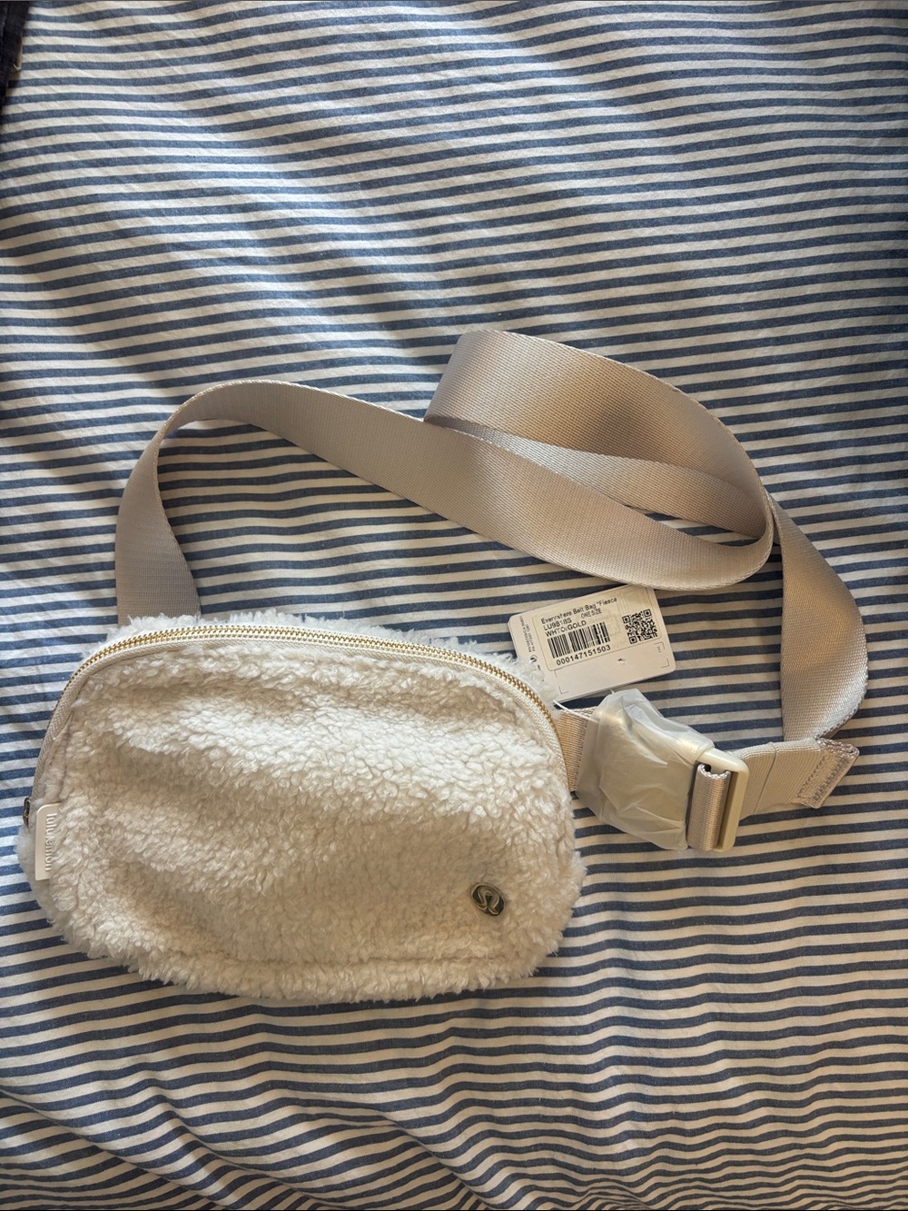 Cozy Faux-Sherpa Belt Bag in Off-White